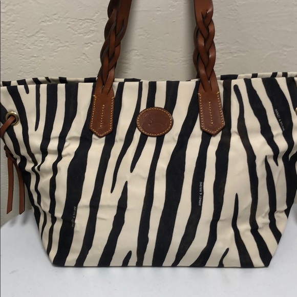 Dooney & Bourke handbag - Picture 2 of 14